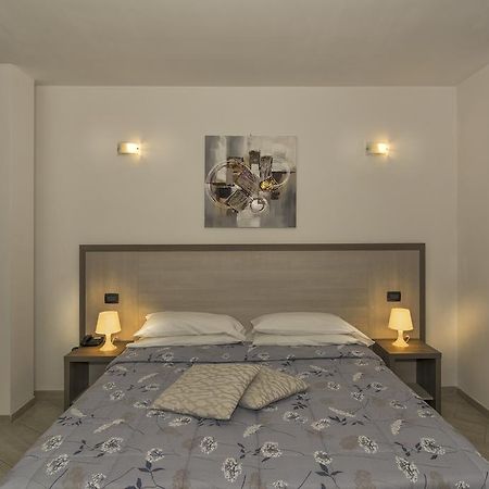 Hotel Lido Inn Lido di Camaiore Exteriör bild