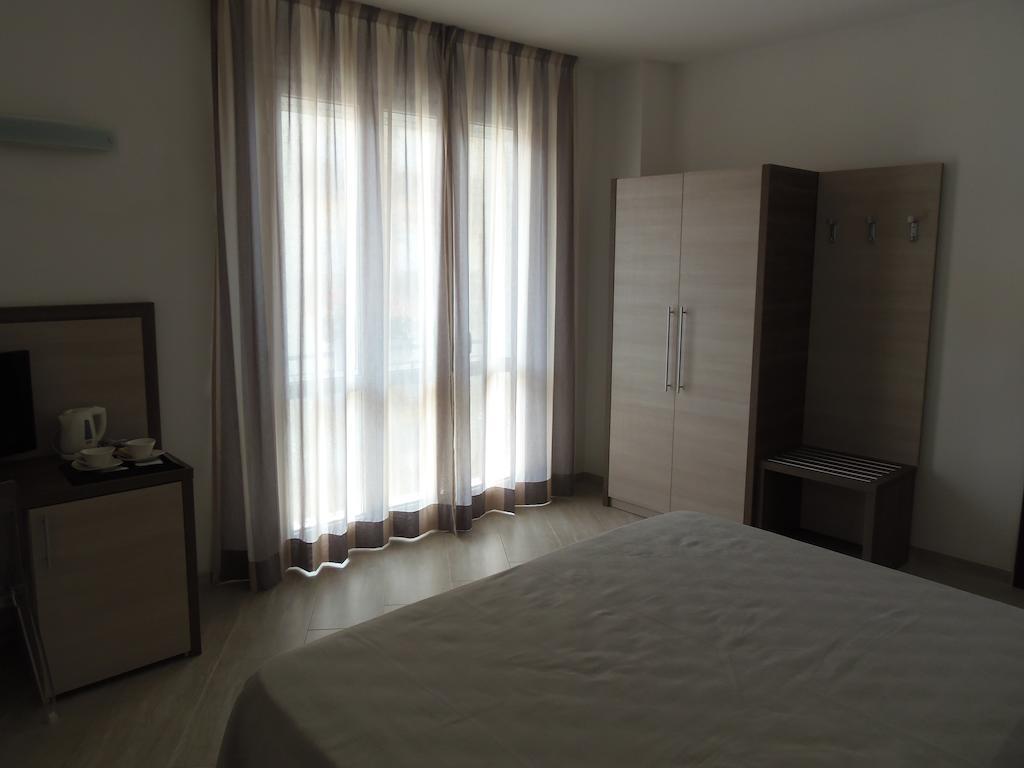 Hotel Lido Inn Lido di Camaiore Rum bild