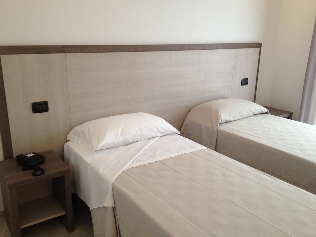 Hotel Lido Inn Lido di Camaiore Rum bild
