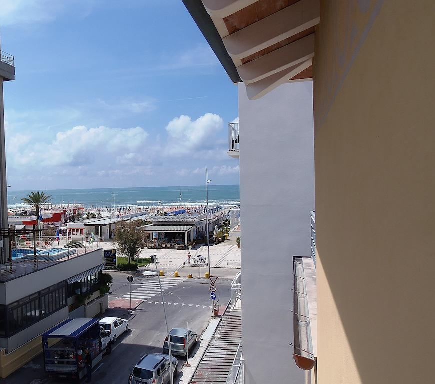 Hotel Lido Inn Lido di Camaiore Rum bild