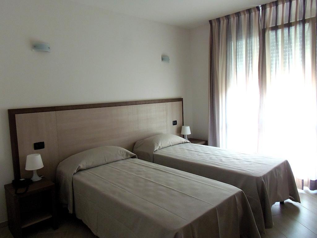 Hotel Lido Inn Lido di Camaiore Rum bild