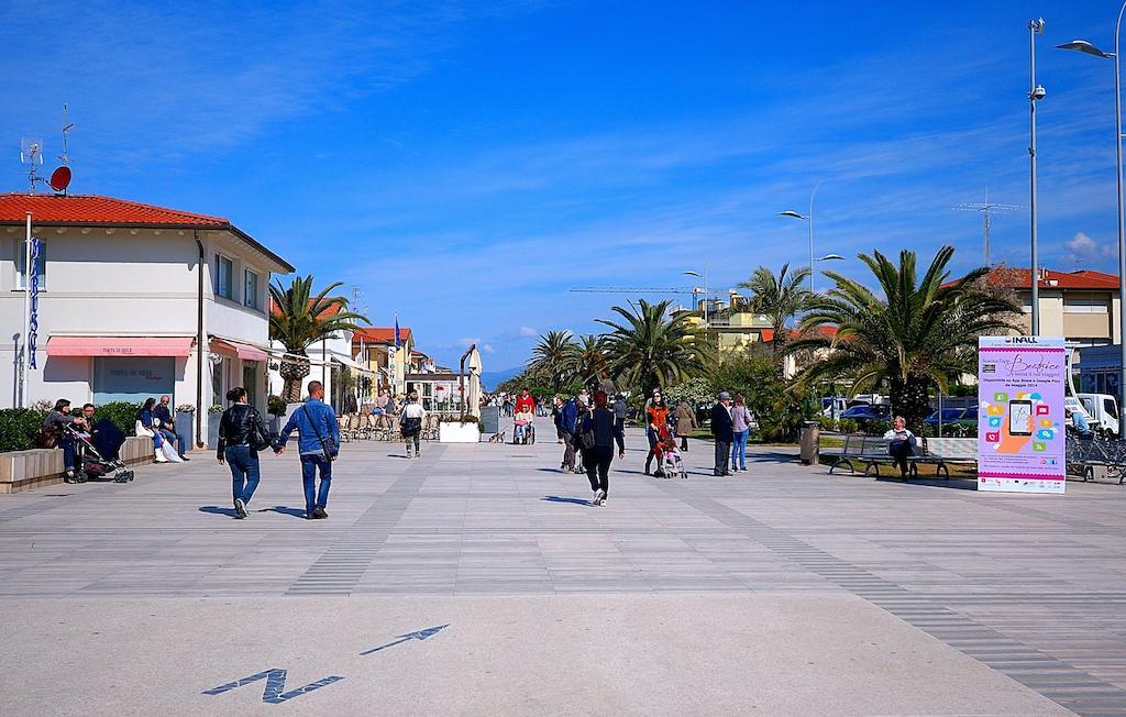 Hotel Lido Inn Lido di Camaiore Exteriör bild