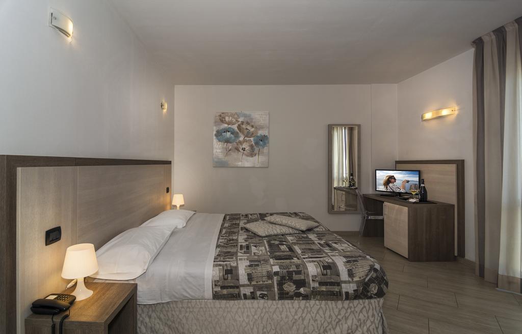 Hotel Lido Inn Lido di Camaiore Exteriör bild