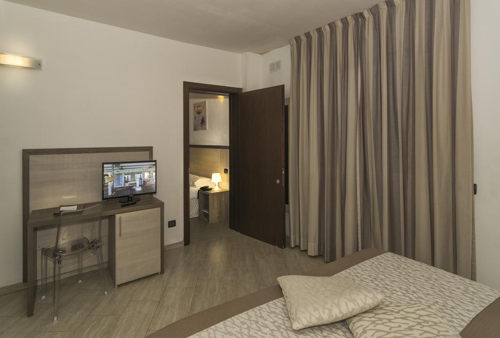 Hotel Lido Inn Lido di Camaiore Exteriör bild