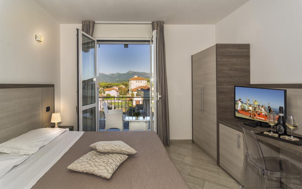 Hotel Lido Inn Lido di Camaiore Exteriör bild