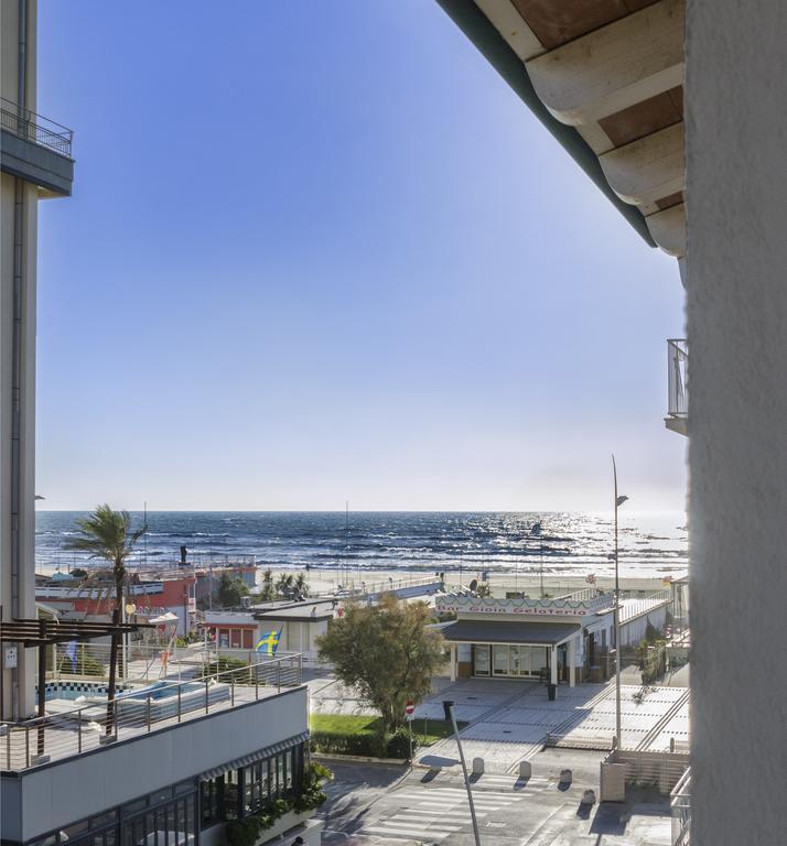 Hotel Lido Inn Lido di Camaiore Exteriör bild